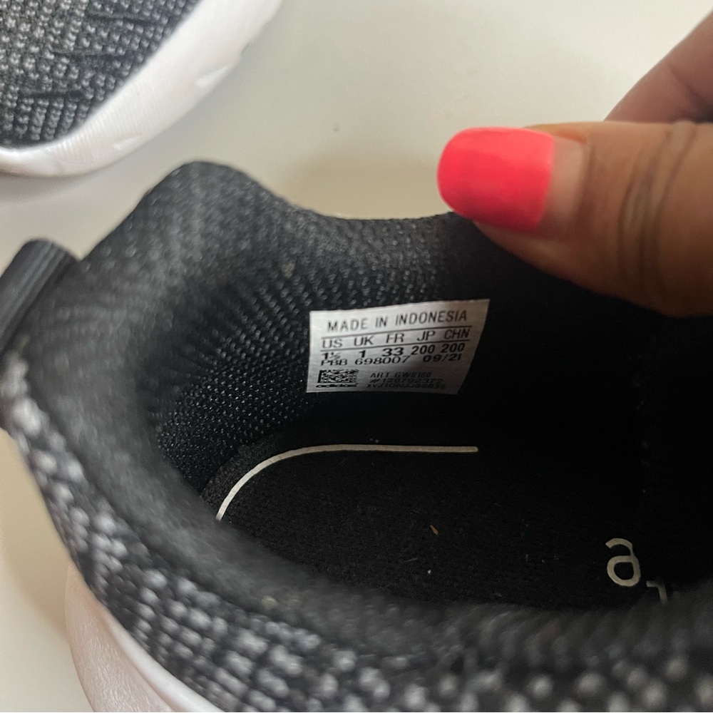Adidas Swift Run 22 Black Sneakers - Picture 7 of 7